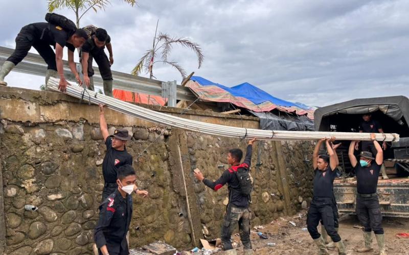 Wujud Kepedulian Nyata untuk Masyarakat, Brimob Polri Bangun MCK Umum di Kuala Simpang, Aceh