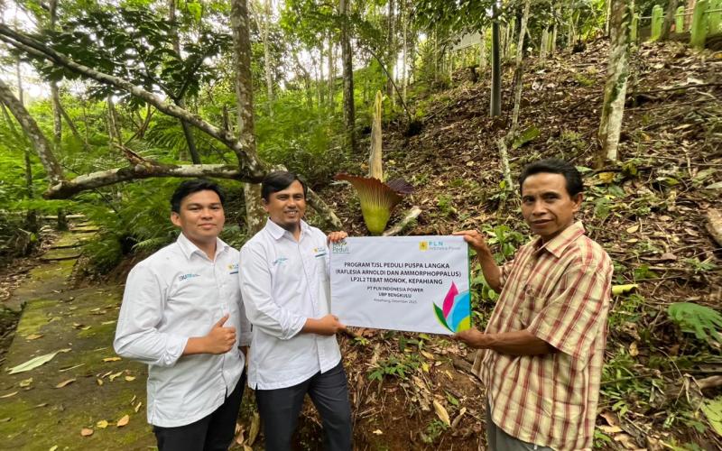 Penyalurkan bantuan melalui Program Tanggung Jawab Sosial dan Lingkungan (TJSL) kepada Lembaga Peduli Puspa Langka dan Lingkungan (LP2L2) Kepahiang
