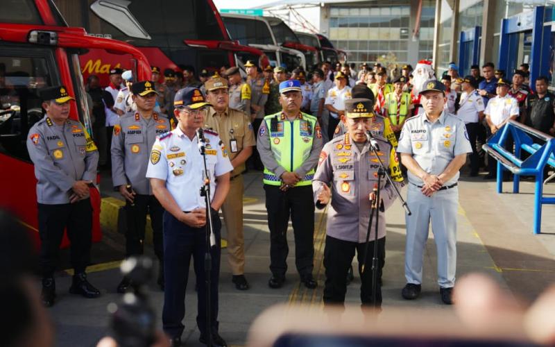 Tinjau Terminal Pulo Gebang, Kapolri Tekankan Utamakan Keselamatan Penumpang!