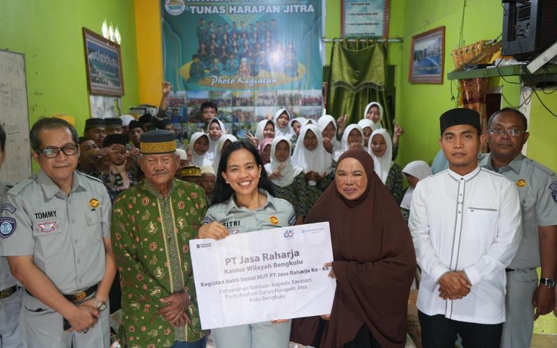 Penyerahan Bantuan kepada Panti Asuhan Tunas Harapan Jitra