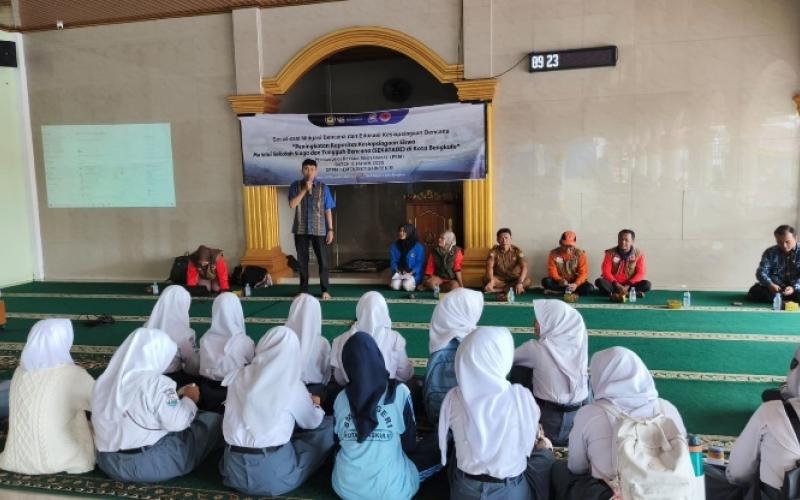 Kegiatan sosialisasi dan pelatihan kesiapsiagaan bencana di SMA Negeri 6 Bengkulu