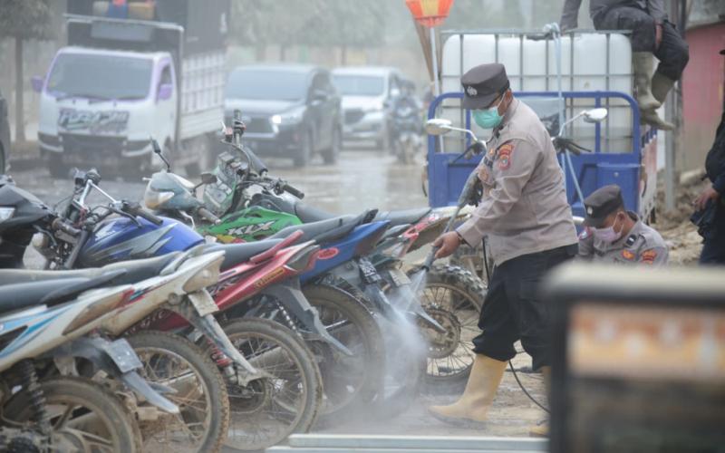 Polri Hadir di Tengah Bencana, Tim SAR Pasukan Pelopor Bantu Warga Terdampak Banjir