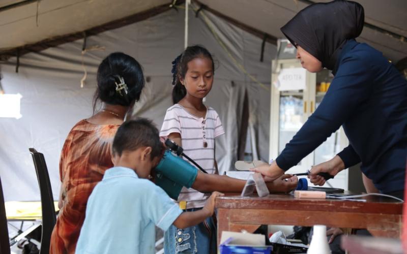 Antisipasi ISPA Pascabanjir, Posko Kesehatan Polri Aktif Layani Masyarakat Aceh Tamiang