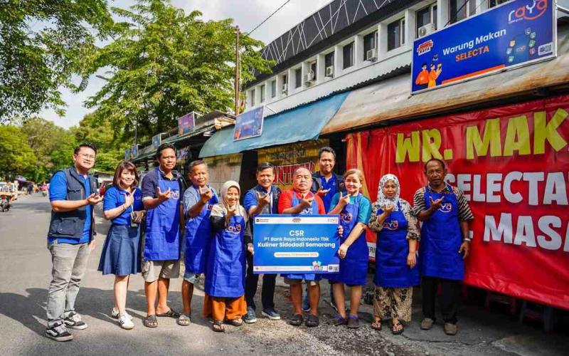Bank Raya Berikan Dukungan Prasarana untuk Pedagang Kaki Lima Sidodadi Semarang