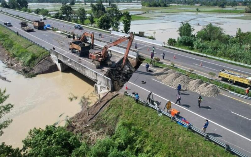 Jasa Marga Lakukan Perbaikan Cepat Jalan Tol Terdampak Bencana Banjir