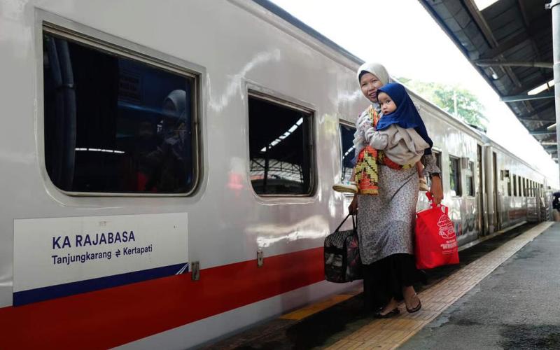 KA Rajabasa dan KA Kualastabas Tulang Punggung Angkutan Penumpang KAI Divre IV Tanjung Karang