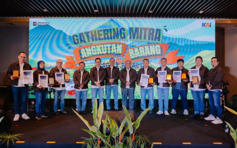 KAI Daop 1 Jakarta Berikan Penghargaan kepada Mitra Angkutan Barang sebagai Apresiasi atas Dukungan Layanan Logistik Nasional