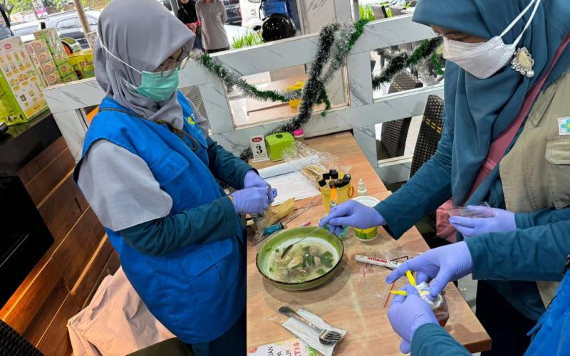 Masa Nataru, KAI Daop 5 Purwokerto Pastikan Seluruh Tenant Stasiun Purwokerto Sajikan Makanan Aman dan Higienis
