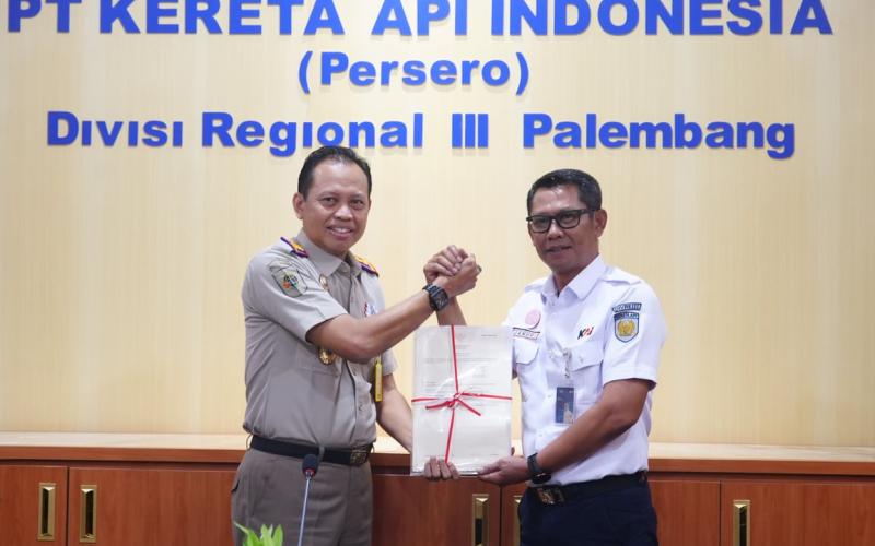 Upaya Selamatkan Aset Negara, KAI Divre III Terima e-Sertipikat Dari Badan Pertanahan Nasional (BPN) Kabupaten Ogan Ilir