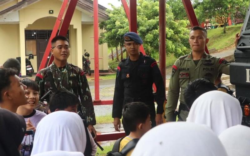 Satuan Brimob Polda Bengkulu Terima Kunjungan Edukatif Siswa SDN 17 Kota Bengkulu