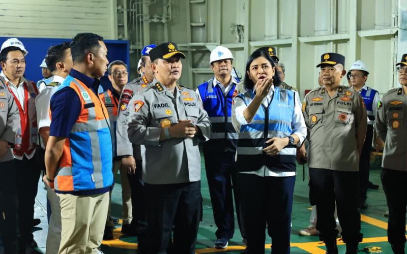 Polri Terus Kirimkan Pasukan serta Logistik ke Wilayah Terdampak Bencana di Sumatera, Sinergi Kemanusiaan Bersama PT Pelni