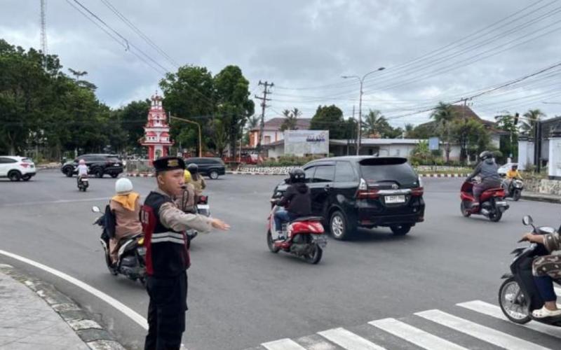 Ditlantas dan Samapta Polda Bengkulu Laksanakan Pengaturan Pagi untuk Kelancaran Aktivitas Warga