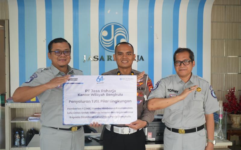 Fokus Pencegahan Kecelakaan, Jasa Raharja Bengkulu Serahkan Rambu Keselamatan Lalu Lintas