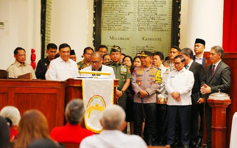 Tinjau 2 Gereja, Kapolri Pastikan Pengamanan dan Pelayanan Misa Malam Natal
