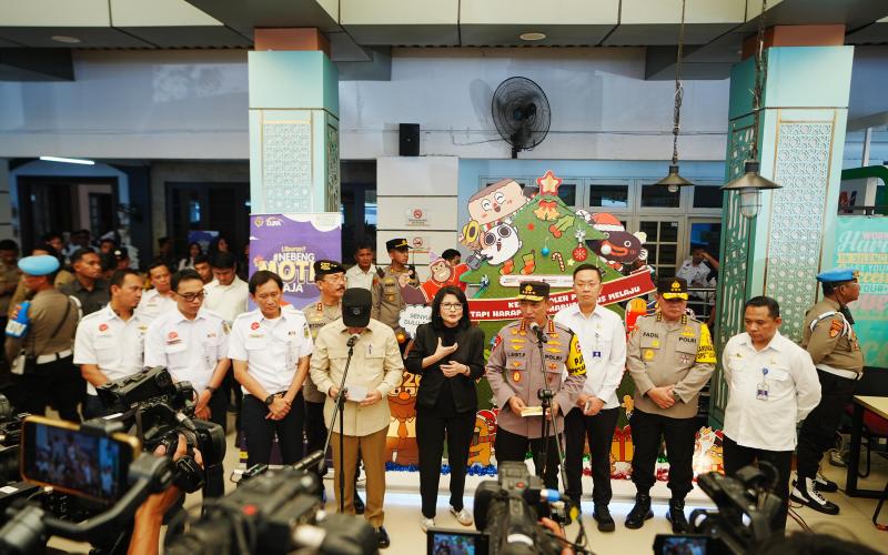 Tinjau Pengamanan Nataru di Stasiun Pasar Senen, Kapolri Ingatkan Kesiapsiagaan Hadapi Potensi Bencana