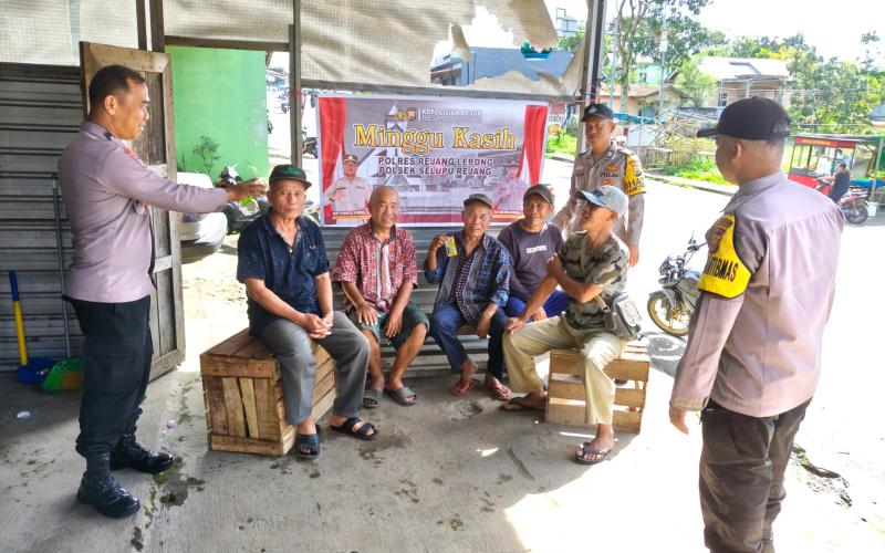 Polsek Selupu Rejang Laksanakan Kegiatan Minggu Kasih di Desa Kampung Baru