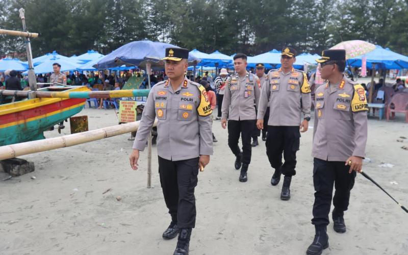 Kapolda Bengkulu Cek Langsung Pengamanan Obyek Wisata Pantai Zakat dalam Rangka Operasi Lilin Nala 2025