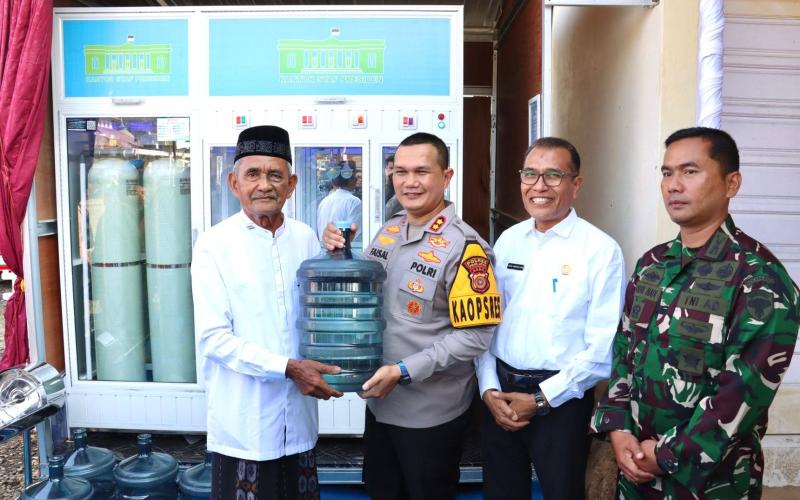 Peduli Pascabencana, Polres Pidie Jaya Hadirkan Depot Air Minum RO Gratis di Pos Satlantas