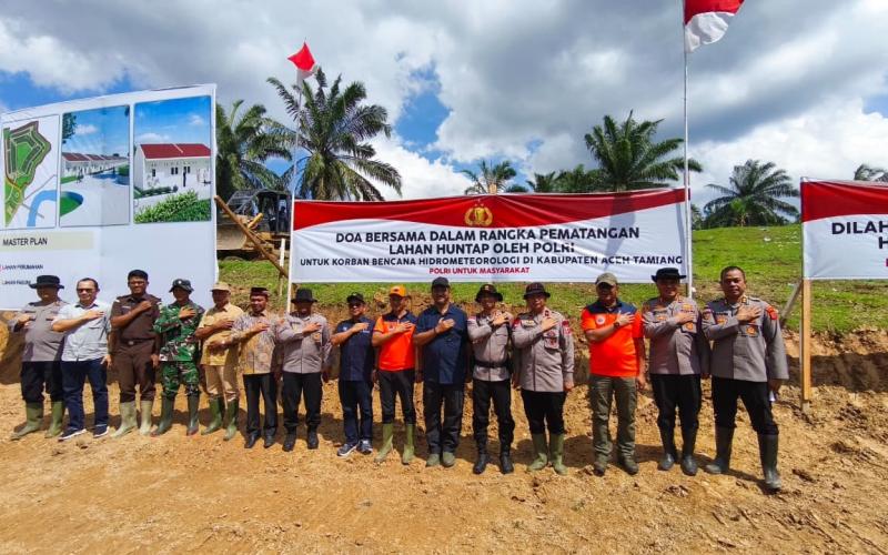 Doa Bersama dan Pematangan Lahan, Kapolda Aceh Komitmen Dorong Percepatan Huntap Korban Bencana