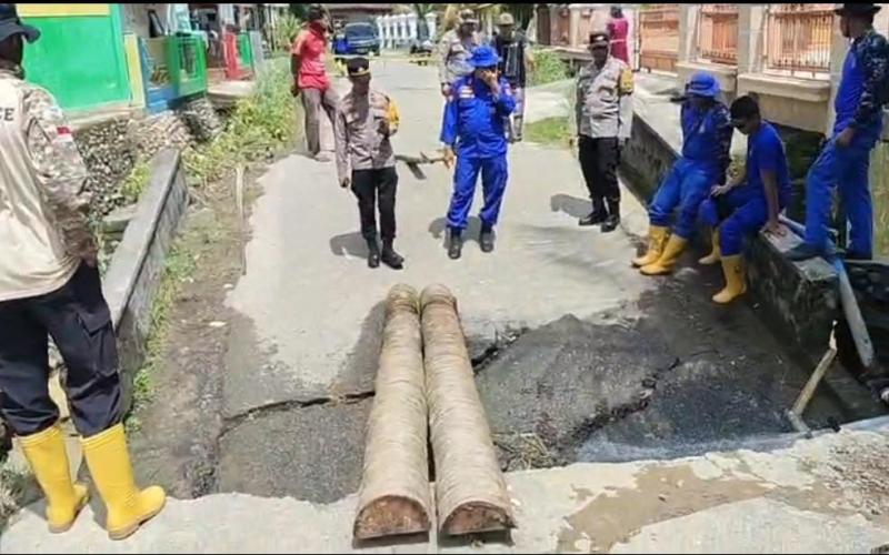 Tim SAR Korpolairud Bangun Jembatan Sementara di Korong Maranci, Padang Pariaman