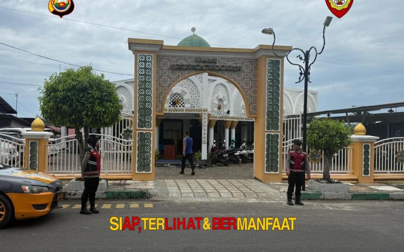 Polwan Ditsamapta Polda Bengkulu Laksanakan Patroli Pengamanan Sholat Jumat