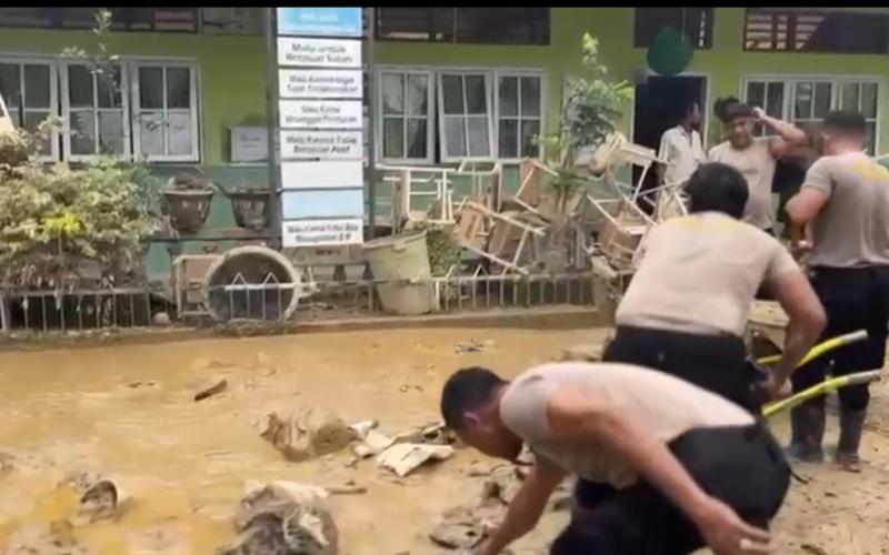 Polri Dampingi Pemulihan SDN 1 Tualang Cut Pascabanjir, Sekolah Siap Sambut Siswa 5 Januari 2026
