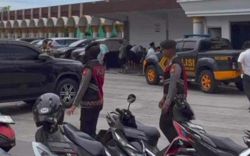 Polwan Samapta Polda Bengkulu Laksanakan Patroli dan Pengamanan Salat Jumat
