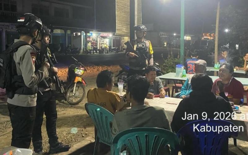 Patroli Dini Hari, Brimob Polda Bengkulu Jaga Stabilitas Kamtibmas di Permukiman Warga
