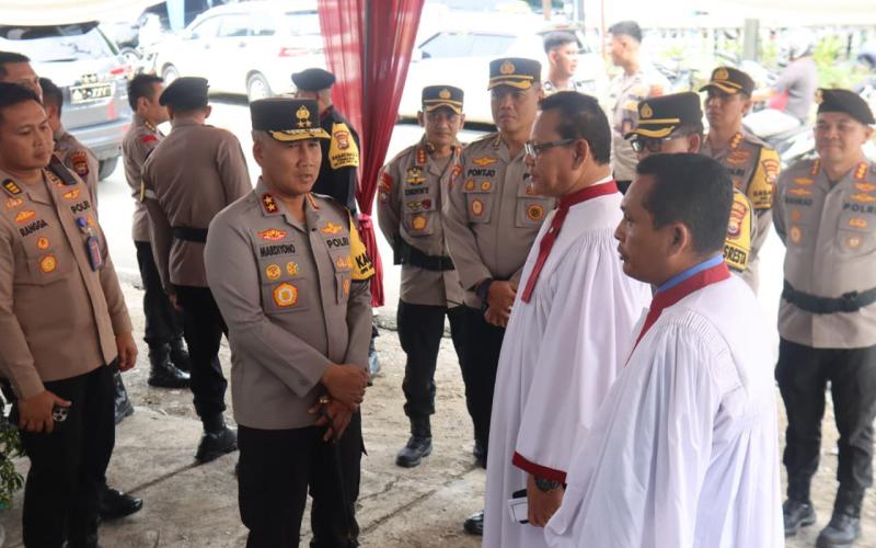Kapolda Bengkulu Tinjau Pengamanan Gereja HKBP Jitra dalam Rangka Operasi Lilin Nala 2025