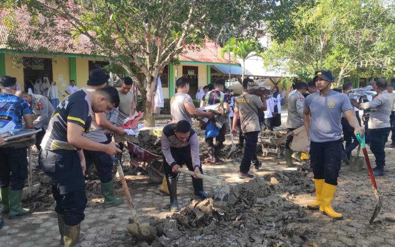 Polri Hadir, Rakyat Bangkit Percepat Pemulihan Pascabanjir Bandang di Bireueun Aceh
