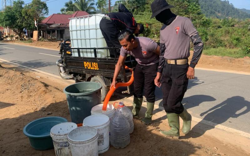 Pasbrimob 1 BKO Polres Tapteng Laksanakan Aksi Kemanusiaan Pascabencana