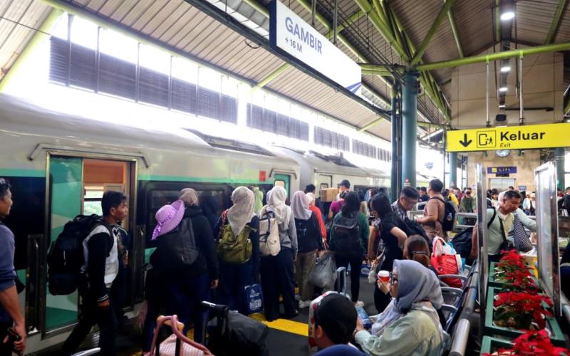 Arus Balik Nataru Masih Tinggi, KAI Sediakan 13.000 Tiket dan Diskon 30 Persen