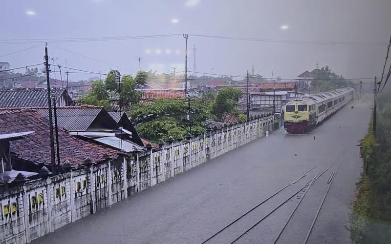 KAI Daop 1 Utamakan Keselamatan, Lakukan Penyesuaian Perjalanan KA Dampak Banjir Pekalongan