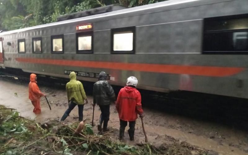 KAI Daop 2 Bandung Pastikan Jalur Purwakarta–Ciganea Kembali Normal, KA Papandayan Jadi Kereta Pertama Melintas