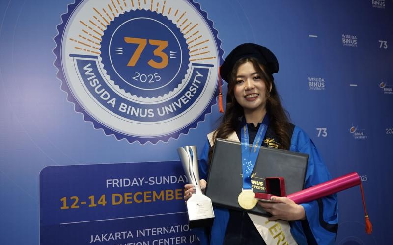 Ketika Kreativitas dan Ketekunan Bertemu: Kisah Christina Menyelesaikan Studi di BINUS @Bandung