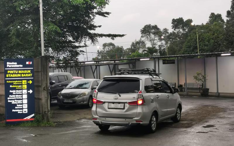 Pecah Kepadatan, Stasiun Purwokerto Buka Akses Drop Zone Pintu Barat