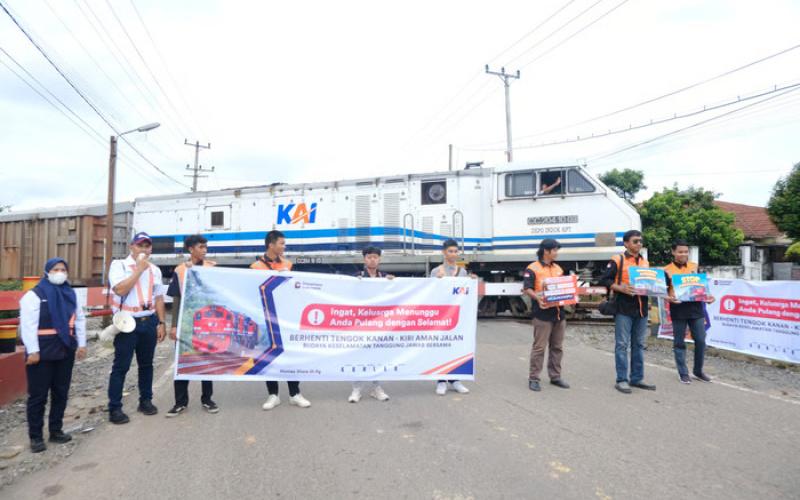 Tekan Angka Kecelakaan Pada Masa Nataru 2025/2026, KAI Divre III Gandeng OPKA Sumsel Sosialisasikan Keselamatan Perlintasan Sebidang