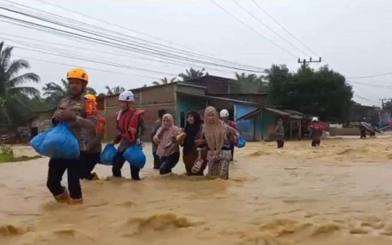 Hujan Lebat Picu Banjir Susulan, Kapolres Aceh Timur Siagakan Perahu Evakuasi di Sejumlah Gampong 