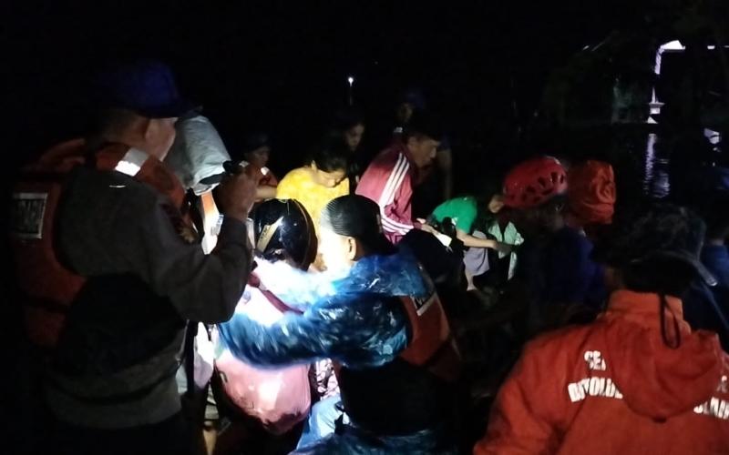 Banjir Susulan di Padang Pariaman, Tim Rescue Korpolairud Evakuasi 250 Warga