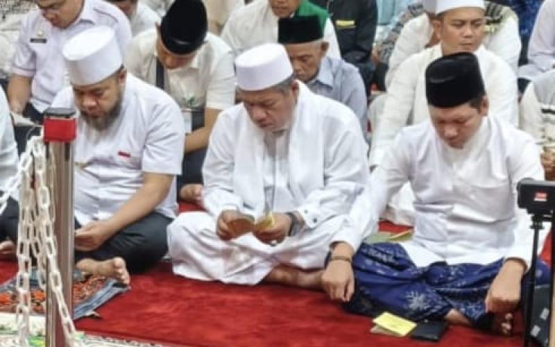 Kegiatan Dzikir dan Doa Bersama bertema “Dari Bumi Merah Putih, untuk Indonesia Berkah” berlangsung khidmat di Masjid Raya Baitul Izzah