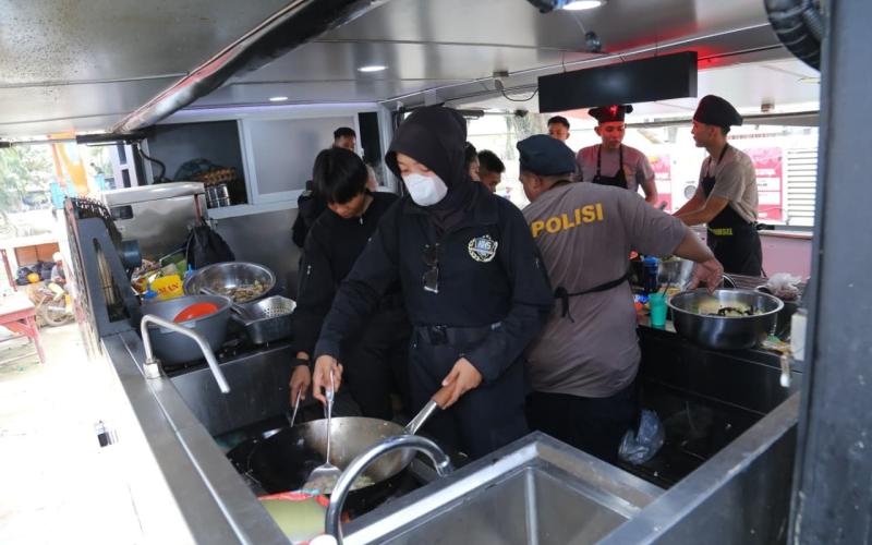 Hari ke-6 Latsitardanus 2026, Taruna Akpol Masak di Dapur Lapangan untuk Ratusan Warga Aceh Tamiang