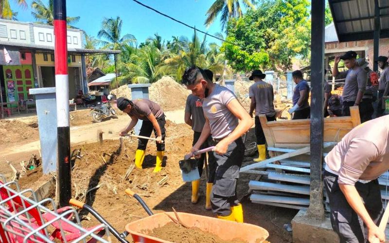 Polri dan Warga bergandengan Tangan, Polindes Meunasah Mancang Bangkit dari Lumpur Banjir