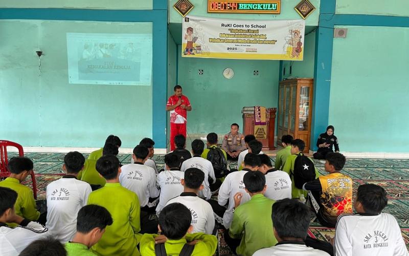 Bangun Kesadaran dan Disiplin Pelajar, Subbid Penmas Polda Bengkulu Edukasi Kenakalan Remaja di SMA Negeri 3 Bengkulu