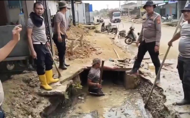Polres Aceh Selatan Normalisasi Sungai dan Saluran Air Pascabanjir Trumon Tengah