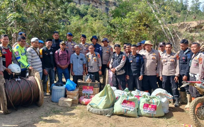 Polres Aceh Tengah Salurkan Bantuan Logistik ke Desa Terisolir di Kecamatan Linge