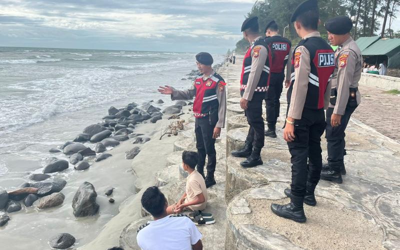 Patroli dan Pengamanan Objek Wisata Pasir Putih Pantai Panjang Ops Lilin Nala 2025/2026