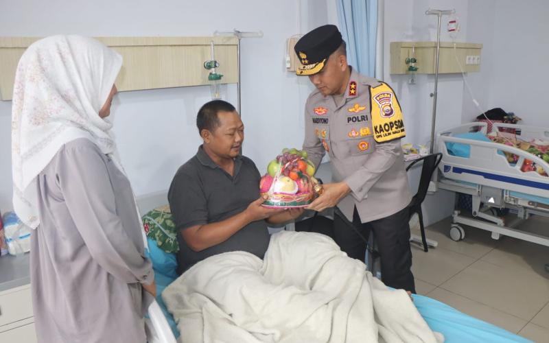 Kapolda Bengkulu Anjangsana Jenguk Personel Sakit di RS Bhayangkara