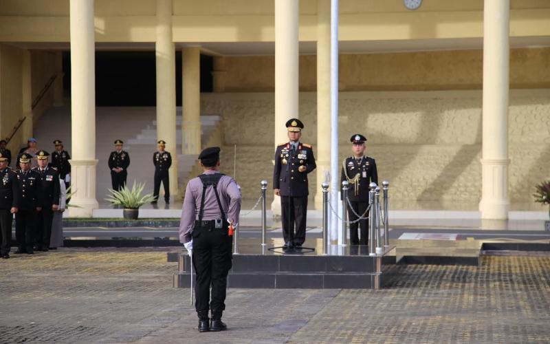 Kapolda Bengkulu Pimpin Upacara Penganugerahan Tanda Kehormatan Satyalancana Pengabdian Personel Polda Bengkulu