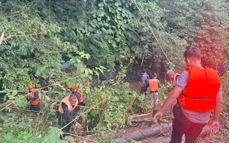 Sat Samapta Polres Rejang Lebong Lanjutkan Pencarian Korban Hanyut Hingga Danau Suro Kabupaten Kepahiang