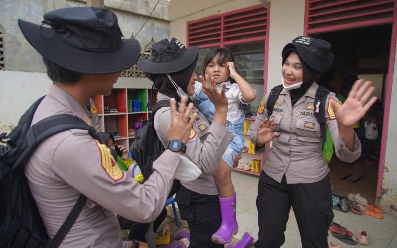 Taruni Akpol Gelar Trauma Healing bagi Siswa TK Bhayangkari Terdampak Banjir di Aceh Tamiang